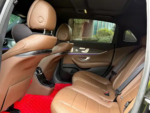 Mercedes-Benz E-Class 2023, фото 5