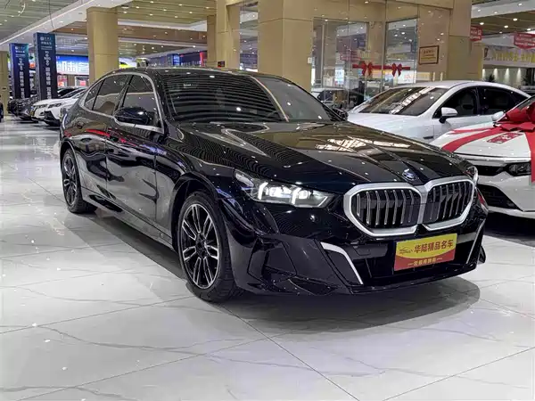 BMW 5 Series 2025, фото 3