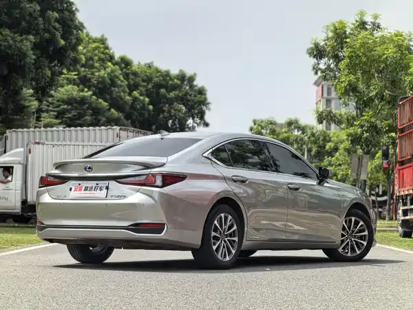 Lexus ES 2022, фото 3