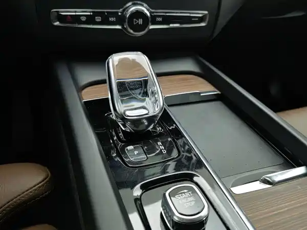 Volvo XC60 2022, фото 13