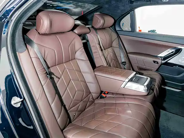 BMW i7 2023, фото 25
