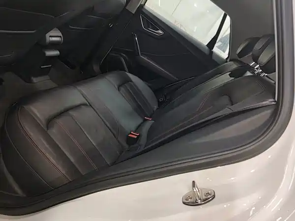 Audi Q2L 2022, фото 16