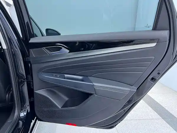 Volkswagen Passat 2023, фото 13