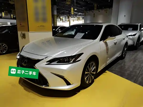 Lexus ES 2022