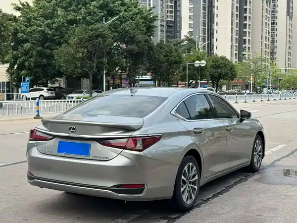 Lexus ES 2022, фото 2