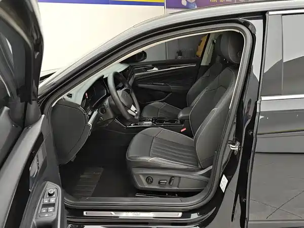 Volkswagen Passat 2023, фото 9