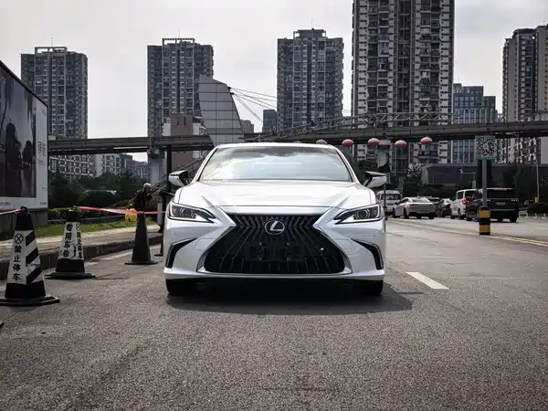 Lexus ES 2022, фото 4