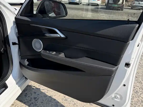 BMW 1 Series 2022, фото 19