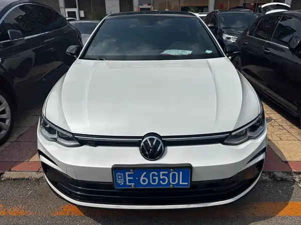 Volkswagen Golf 2023, фото 2