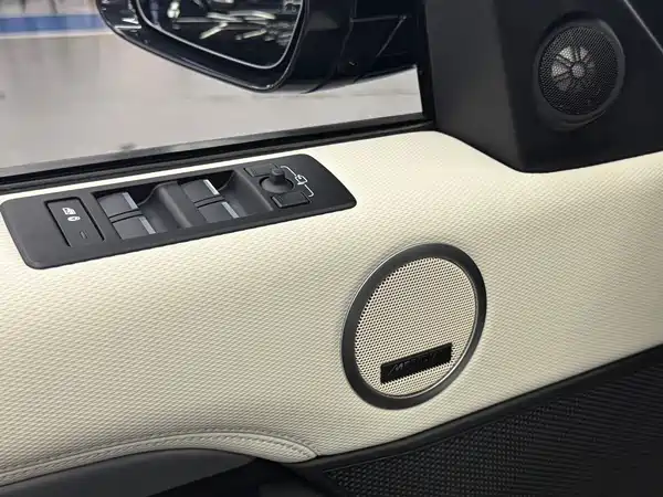 Land Rover Discovery 2024, фото 7