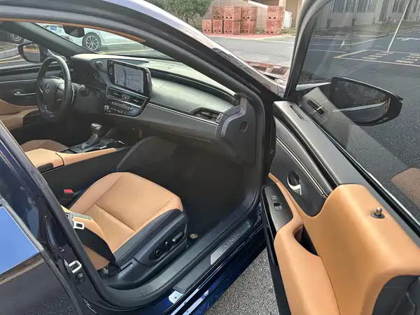 Lexus ES 2023, фото 9
