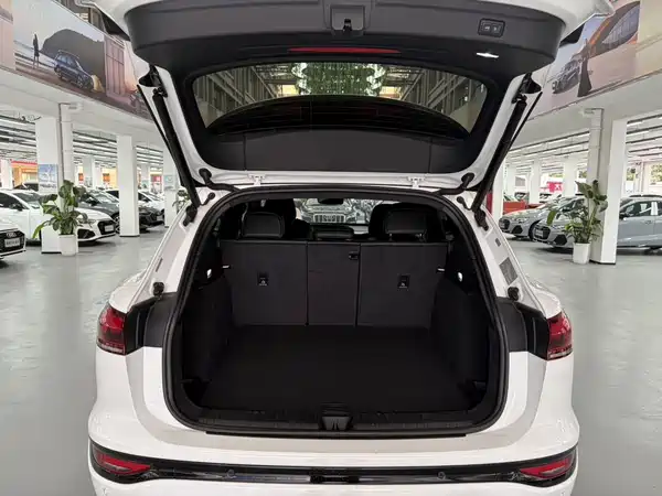 Audi Q6L e-tron 2025, фото 6