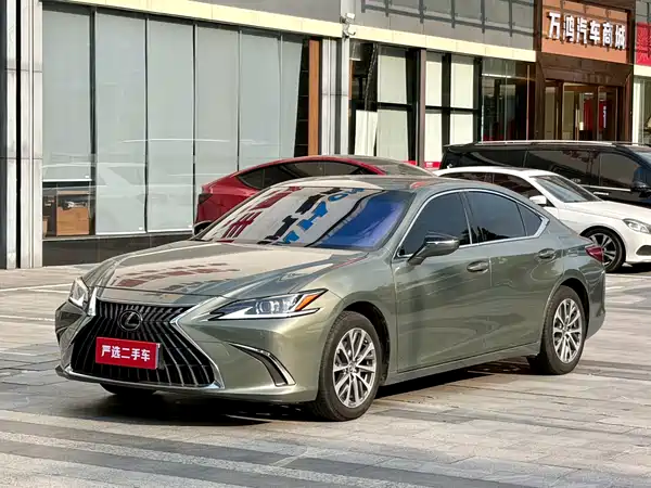 Lexus ES 2023