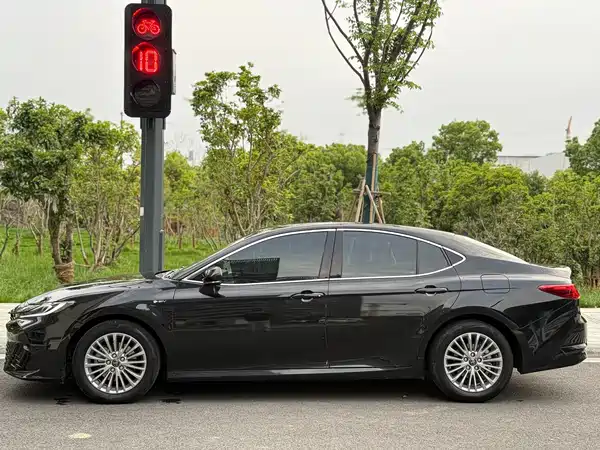 Toyota Camry 2024, фото 7