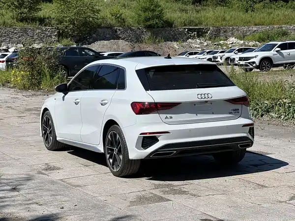 Audi A3 2023, фото 4