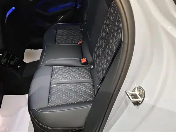Audi A5L 2025, фото 13