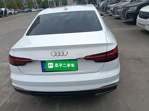 Audi A4L 2022, фото 5
