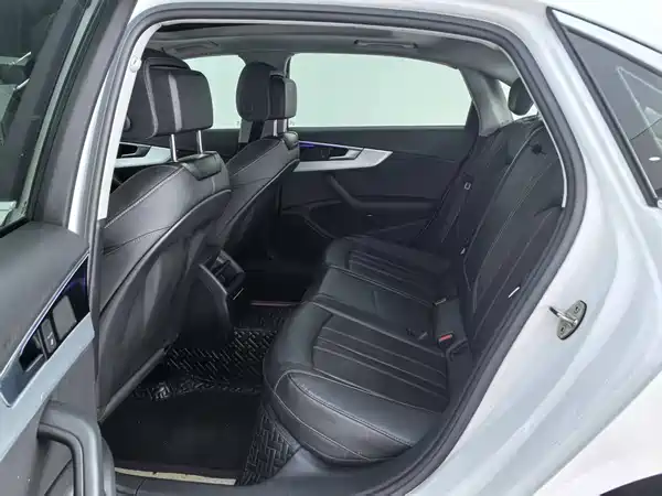 Audi A4L 2022, фото 8