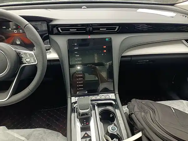 Hongqi H5 2025, фото 12