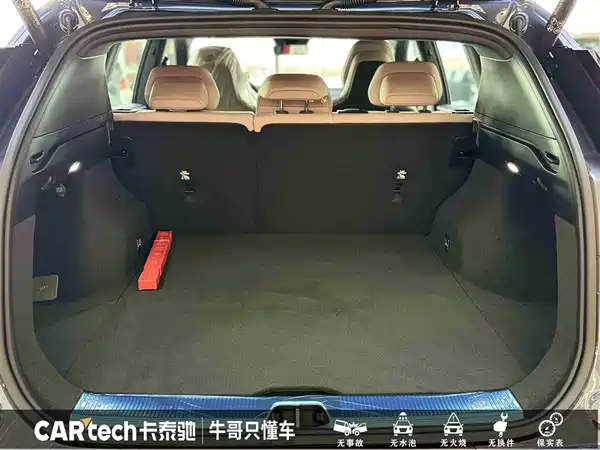 Volvo XC70 PHEV 2025, фото 13