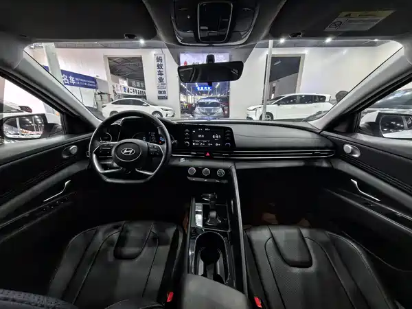 Hyundai Elantra 2023, фото 11