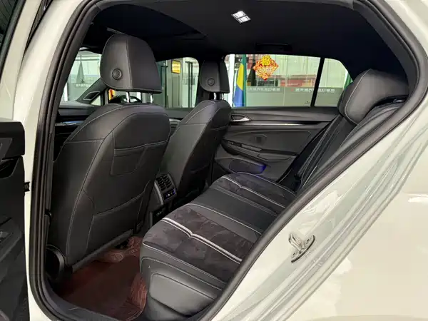 Volkswagen Golf 2023, фото 9