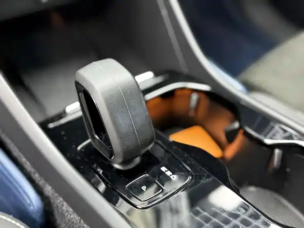 Volvo C40 2022, фото 13
