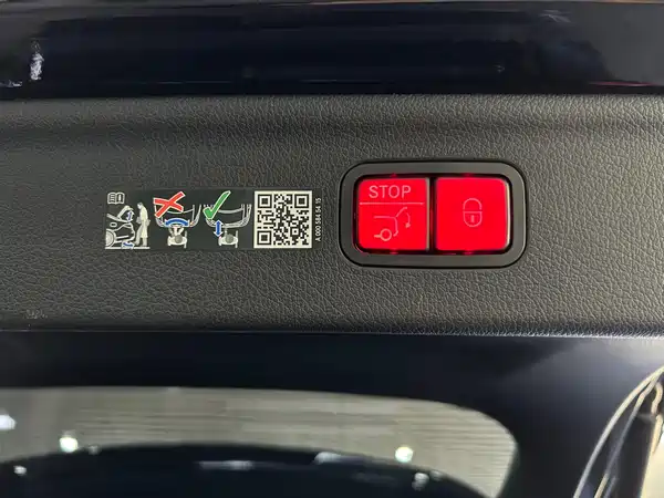 Mercedes-Benz EQE SUV 2024, фото 10