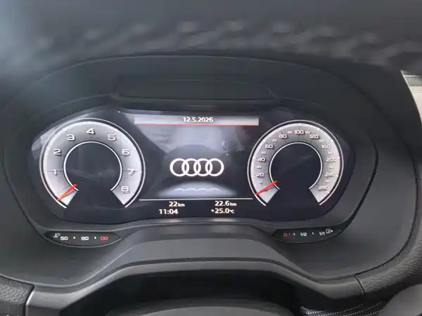 Audi Q2L 2025, фото 6
