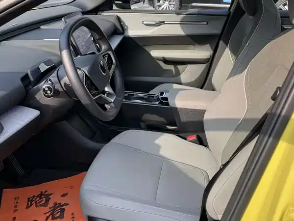 Volvo EX30 2025, фото 8