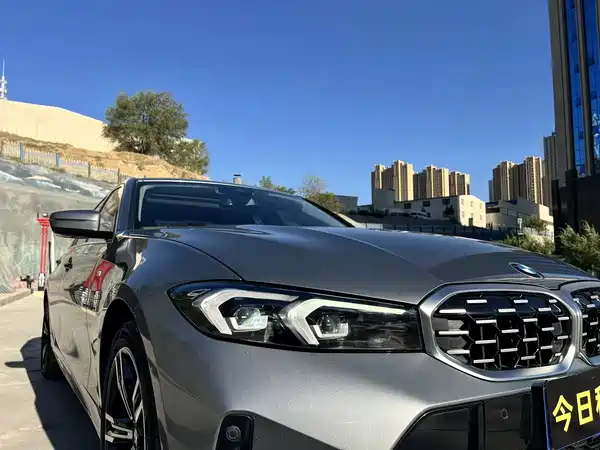 BMW 3 Series 2023, фото 16