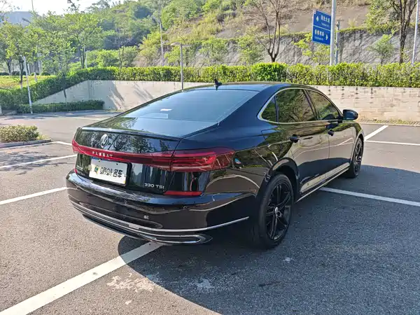Volkswagen Passat 2023, фото 4