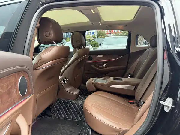 Mercedes-Benz E-Class 2022, фото 6