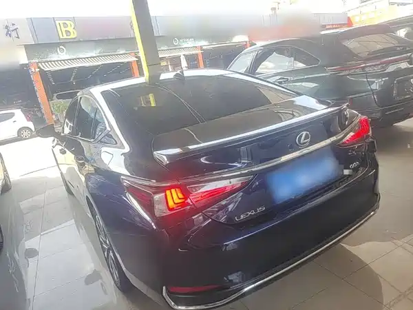 Lexus ES 2022, фото 4