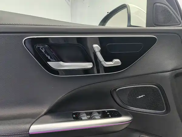 Mercedes-Benz C-Class PHEV 2024, фото 17