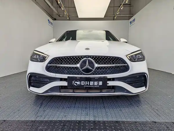 Mercedes-Benz C-Class PHEV 2024, фото 2