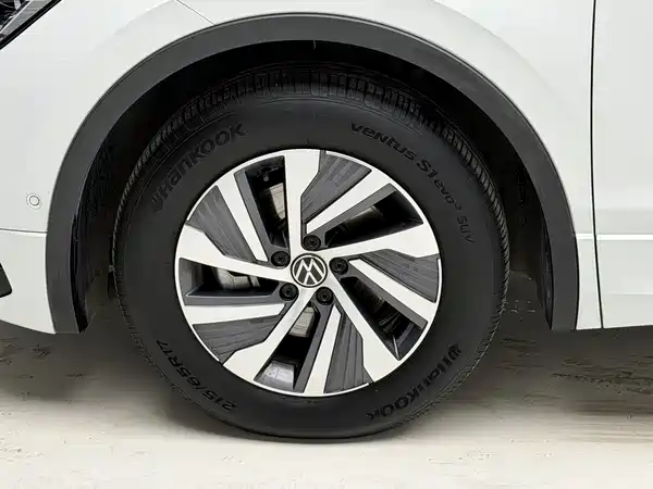 Volkswagen Tiguan L PHEV 2023, фото 8