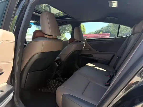 Lexus ES 2023, фото 11