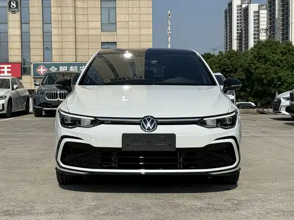 Volkswagen Golf 2023, фото 2