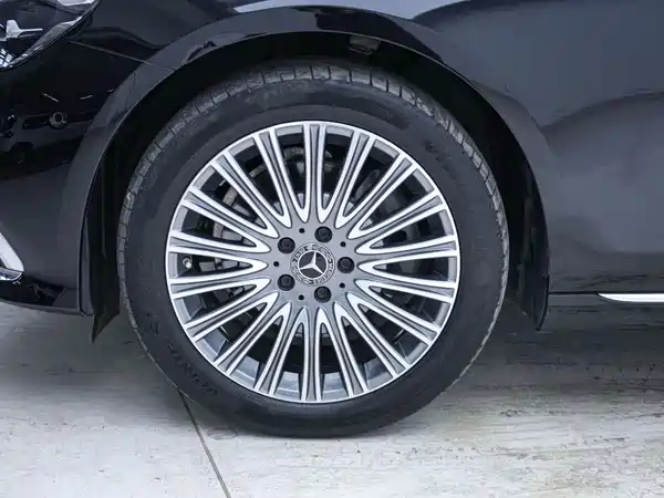 Mercedes-Benz E-Class 2023, фото 11