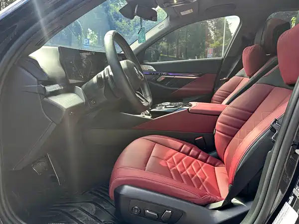BMW 5 Series 2025, фото 7