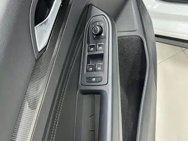 Volkswagen Golf 2023, фото 11