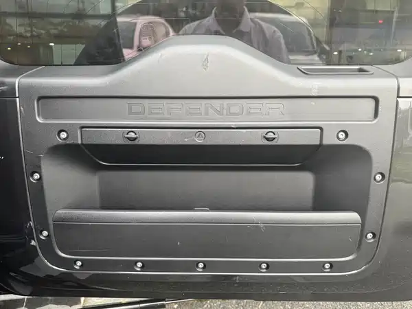 Land Rover Defender 2023, фото 13