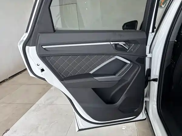 Audi Q3 2025, фото 20