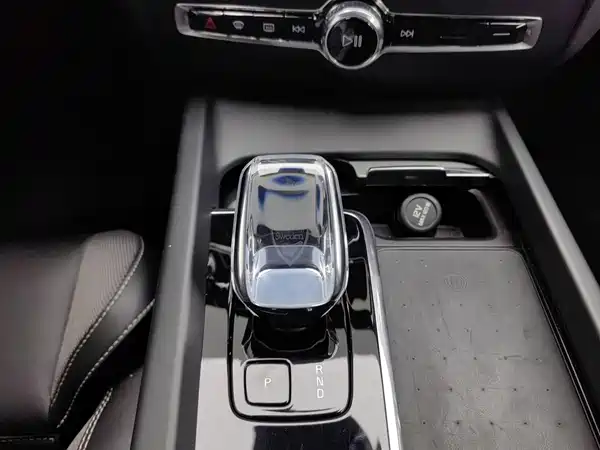 Volvo S60 2025, фото 13