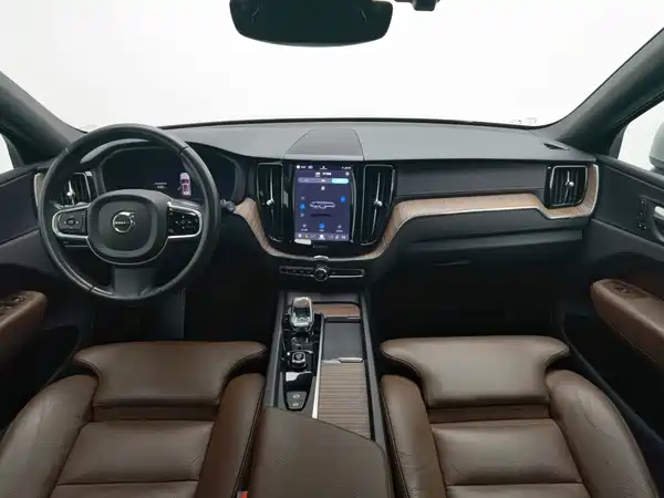 Volvo XC60 2022, фото 5
