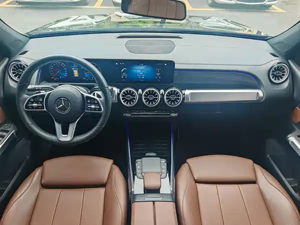 Mercedes-Benz GLB 2023, фото 9