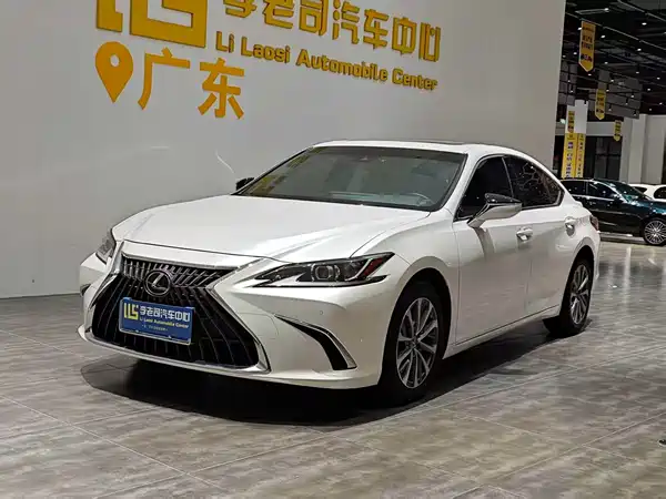 Lexus ES 2022