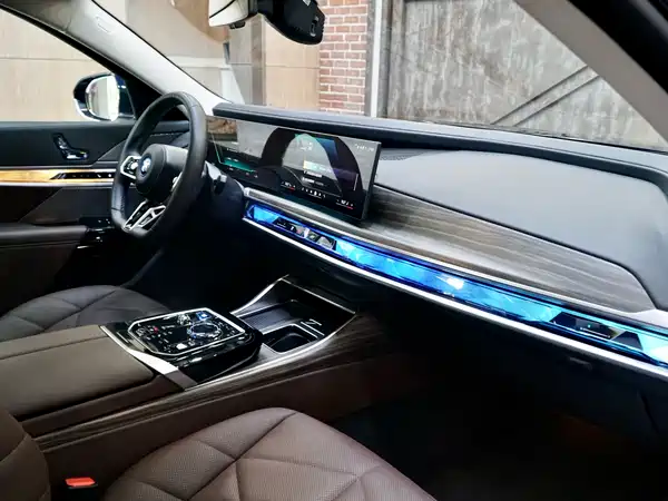 BMW i7 2023, фото 8