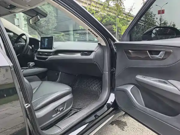 Hongqi E-QM5 2022, фото 12